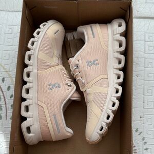 On Clouds - Cloud 6 women’s 7.5